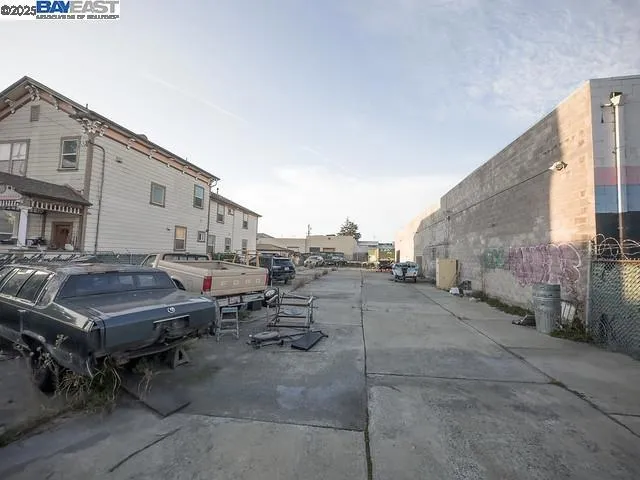 1041 7Th Ave Oakland, CA 94607