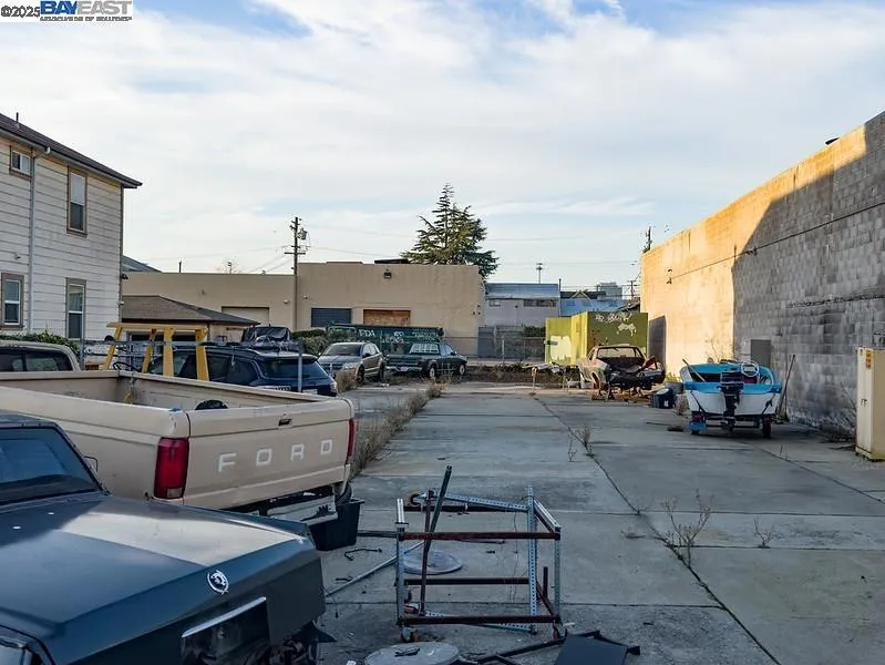 1041 7Th Ave Oakland, CA 94607
