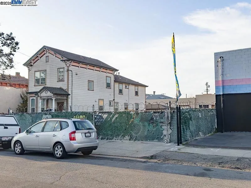 1041 7Th Ave Oakland, CA 94607