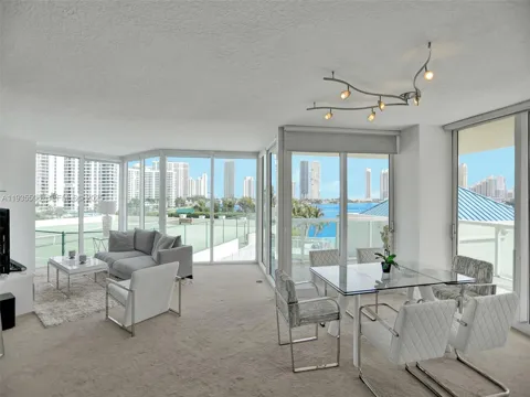 3370 Hidden Bay Dr #508