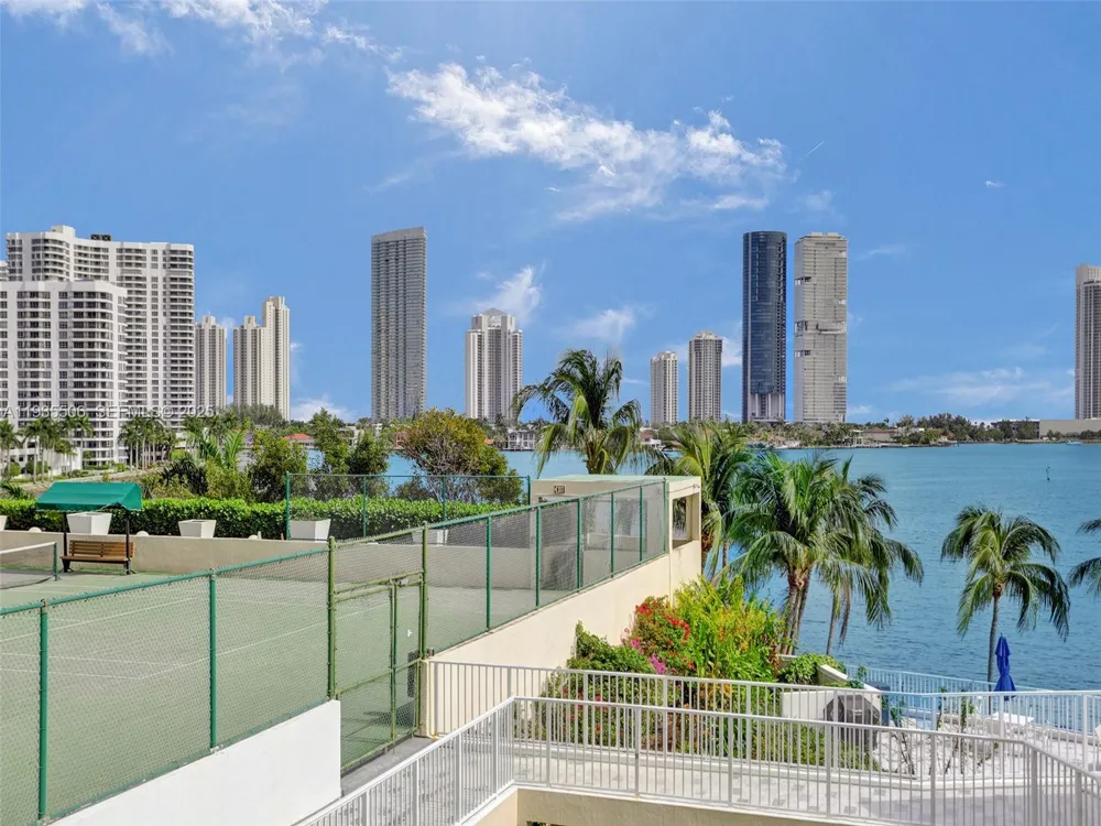 3370 Hidden Bay Dr #508 Aventura, FL 33180