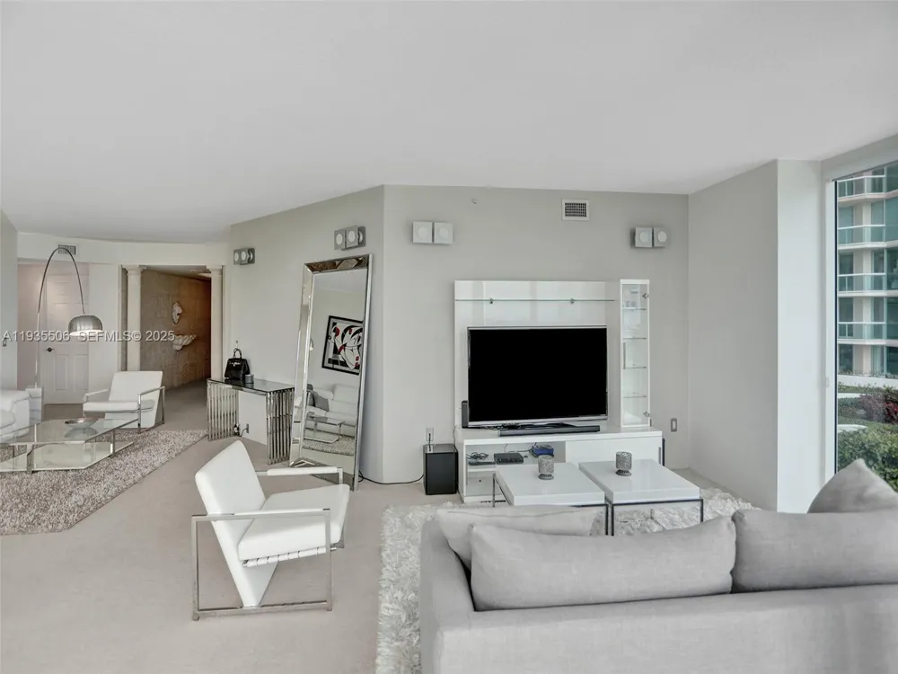 3370 Hidden Bay Dr #508 Aventura, FL 33180