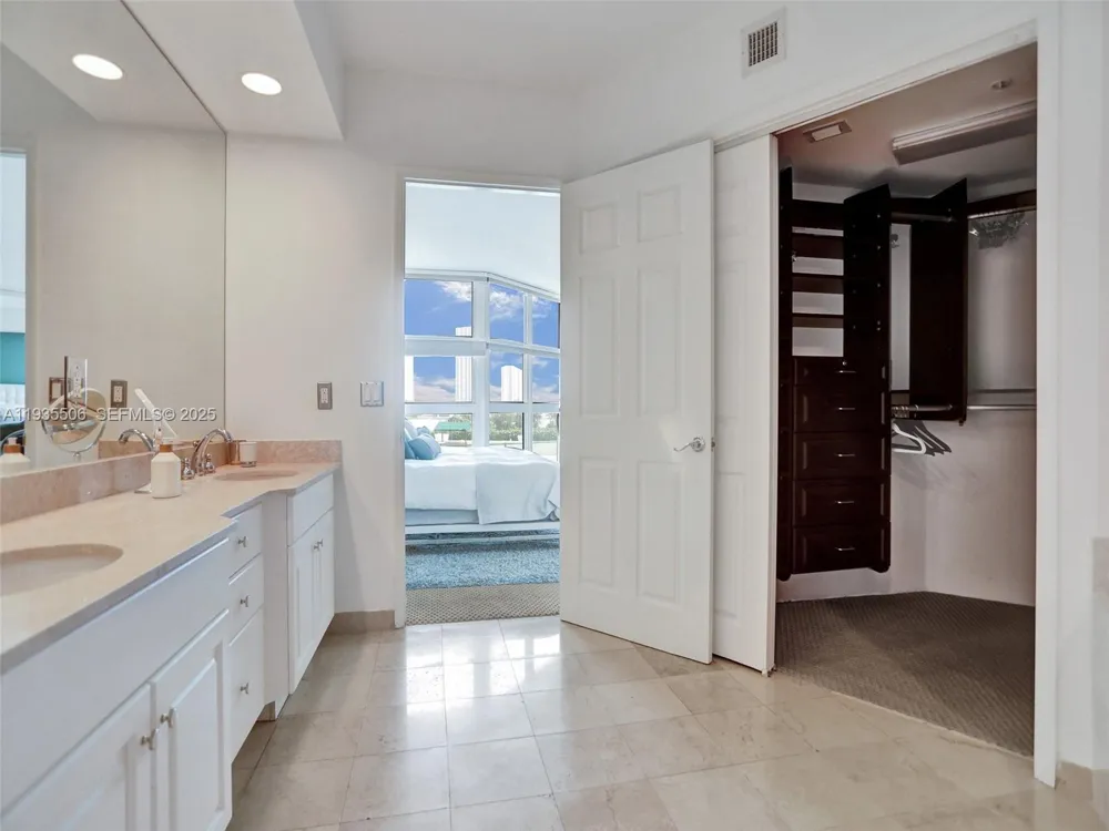 3370 Hidden Bay Dr #508 Aventura, FL 33180