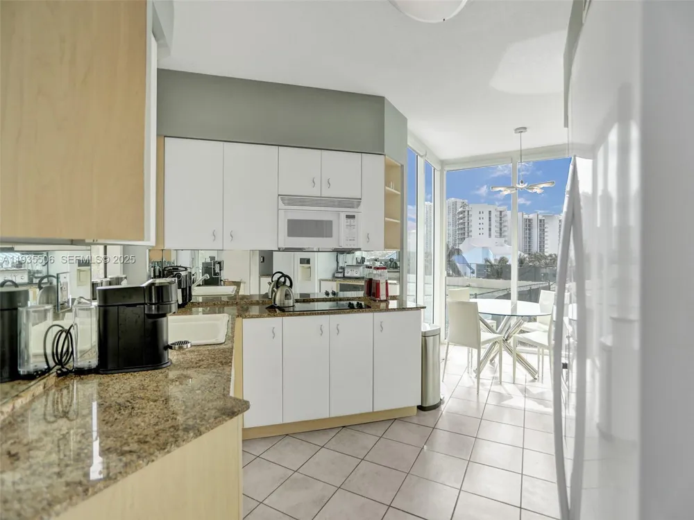 3370 Hidden Bay Dr #508 Aventura, FL 33180