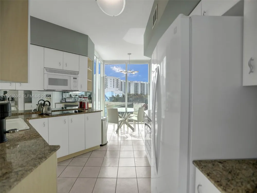 3370 Hidden Bay Dr #508 Aventura, FL 33180