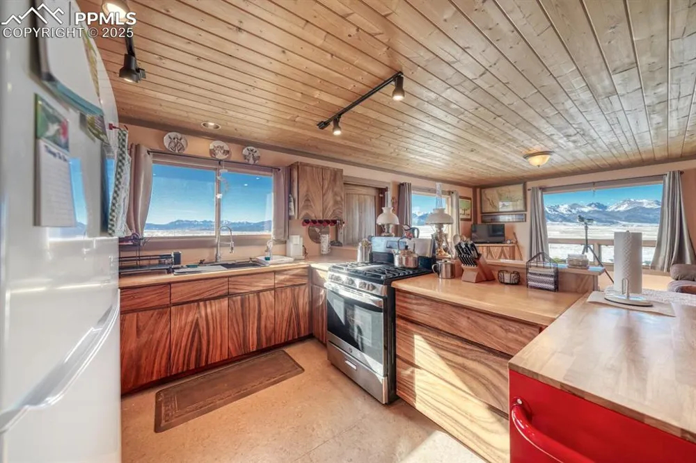 565 Pass Peak Drive Westcliffe, CO 81252
