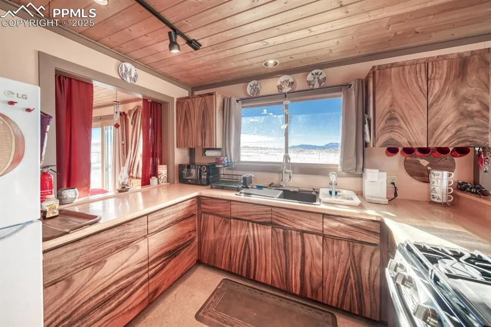 565 Pass Peak Drive Westcliffe, CO 81252