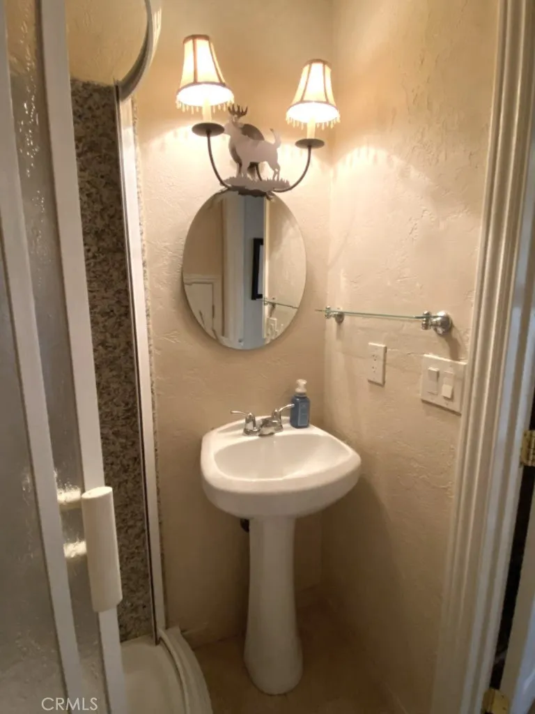 27657 Peninsula Drive #106 Lake Arrowhead, CA 92352