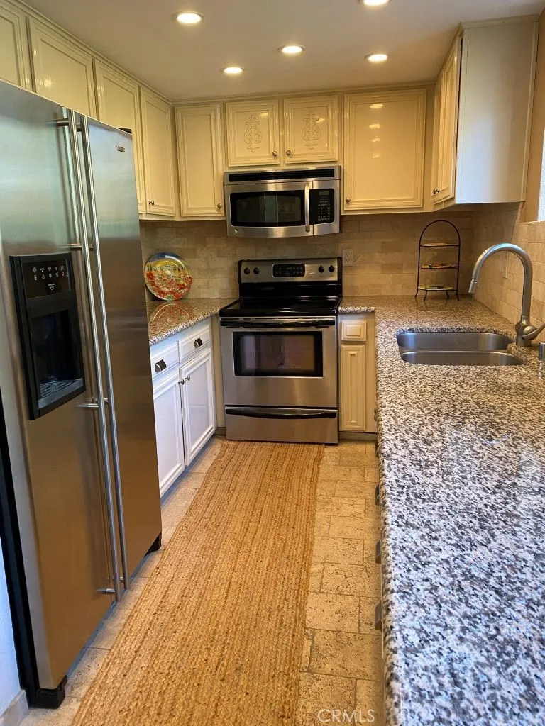 27657 Peninsula Drive #106 Lake Arrowhead, CA 92352