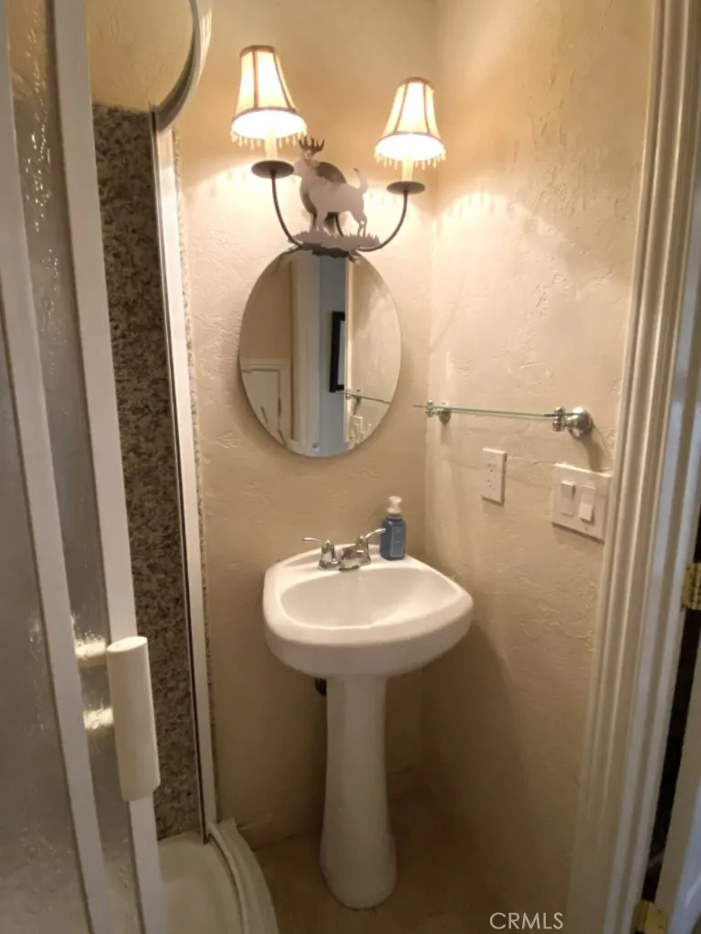 27657 Peninsula Drive #106 Lake Arrowhead, CA 92352