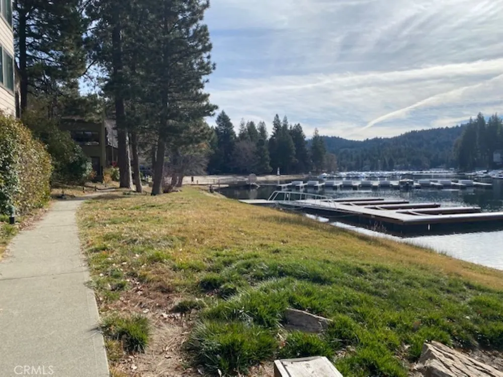 27657 Peninsula Drive #106 Lake Arrowhead, CA 92352