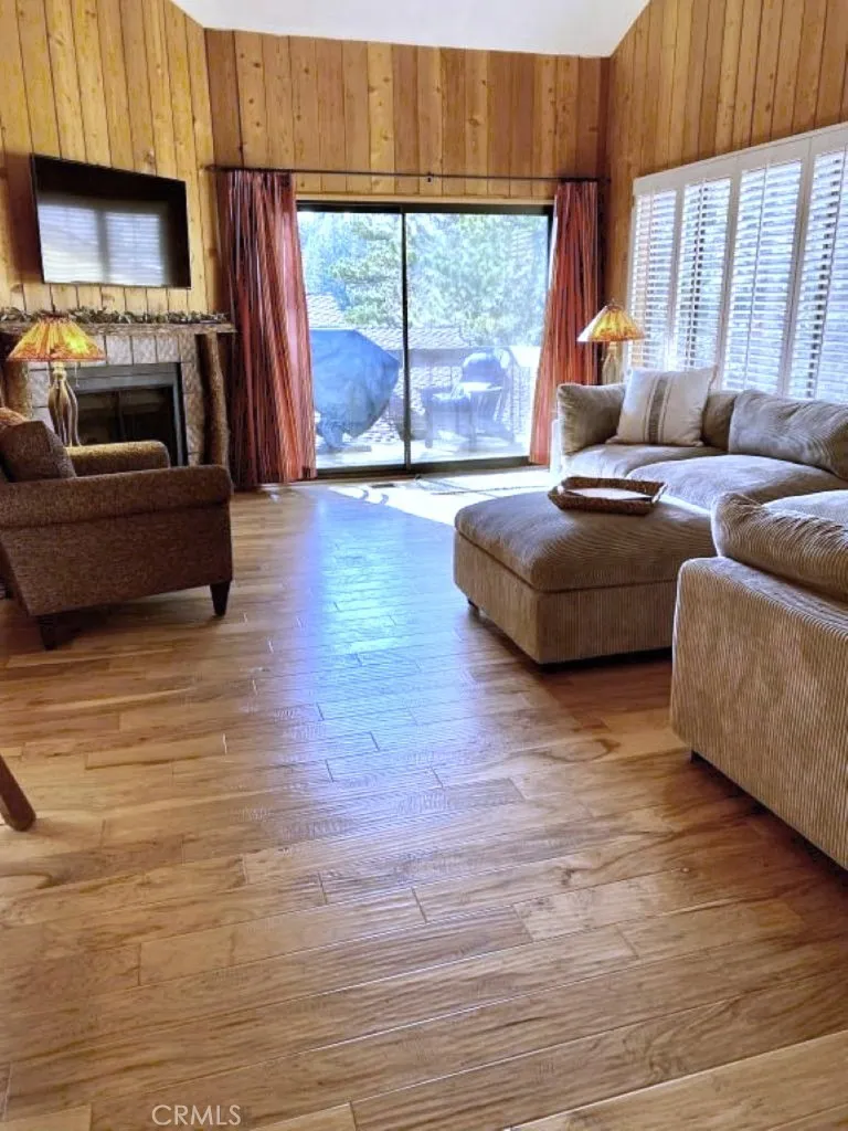 27657 Peninsula Drive #106 Lake Arrowhead, CA 92352