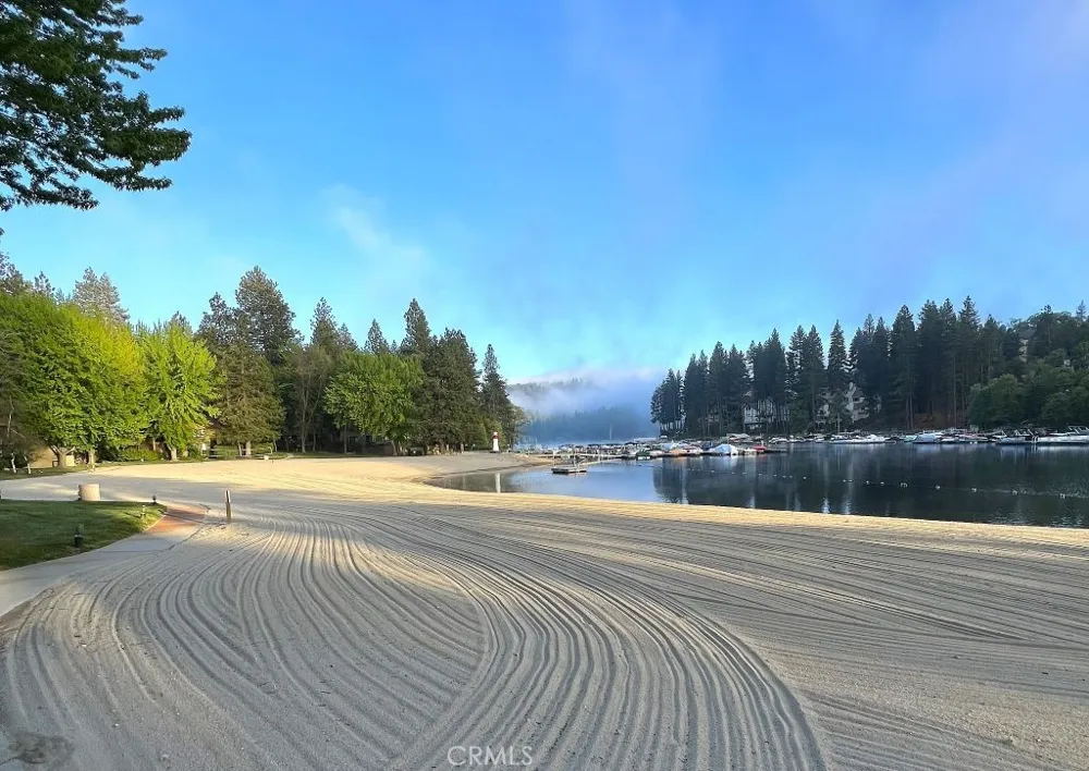 27657 Peninsula Drive #106 Lake Arrowhead, CA 92352