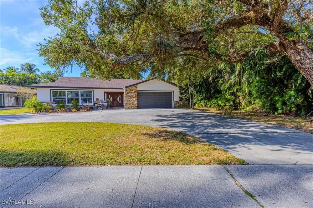 McGregor Boulevard Fort Myers, FL 33901