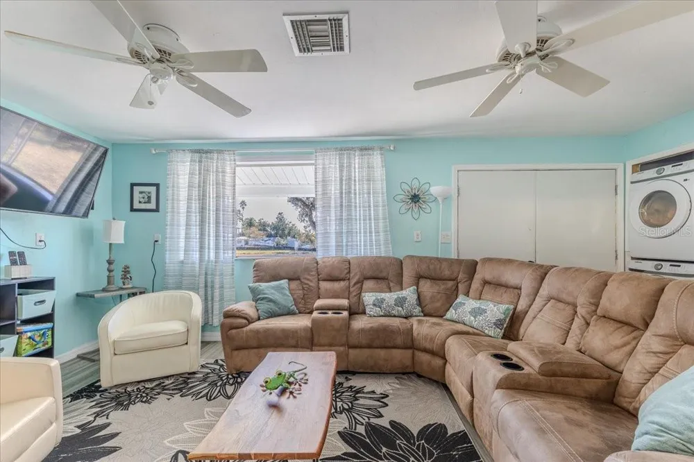 5261 CIRCLE DRIVE Weeki Wachee, FL 34607
