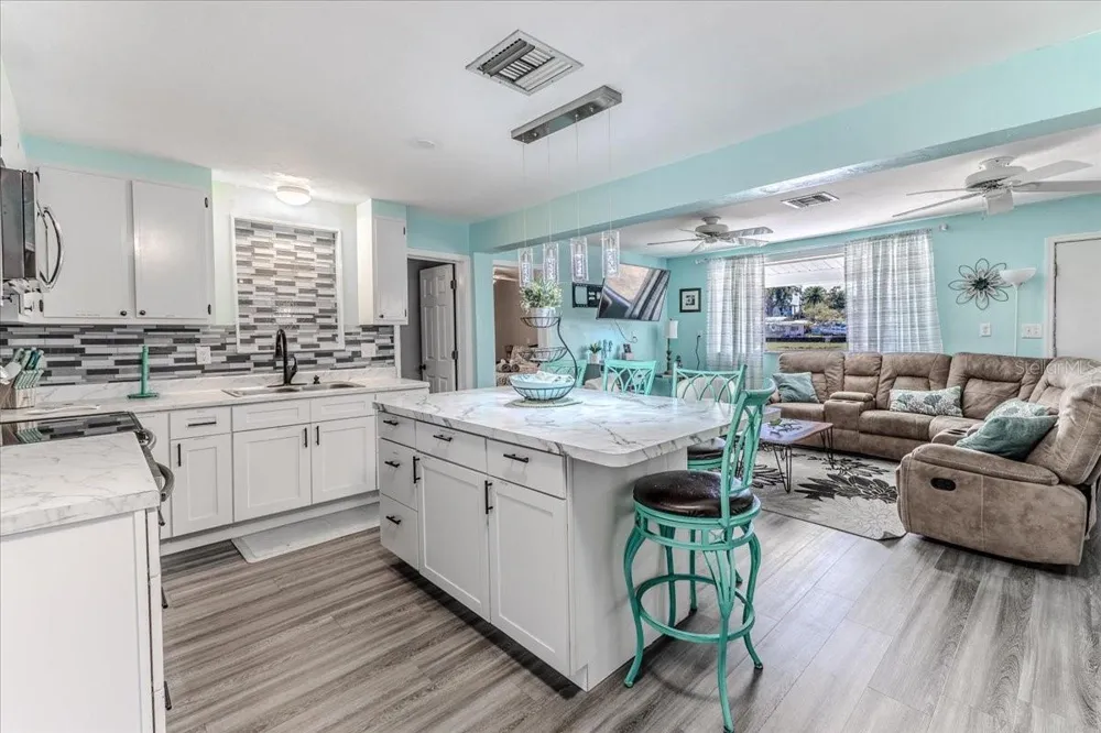 5261 CIRCLE DRIVE Weeki Wachee, FL 34607