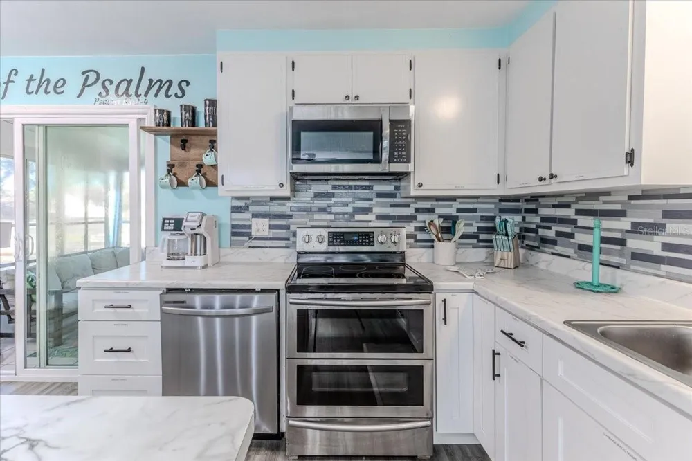 5261 CIRCLE DRIVE Weeki Wachee, FL 34607