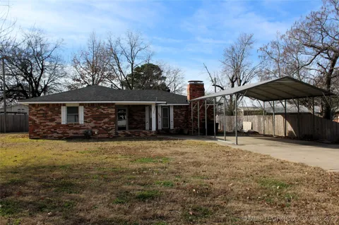 503 W McCurtain