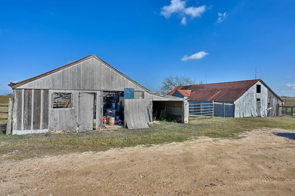 4898 Fm 2502 Industry, TX 78944