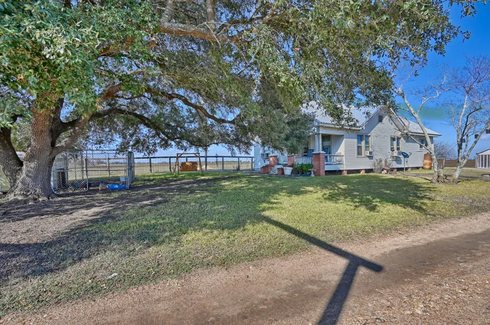 4898 Fm 2502 Industry, TX 78944