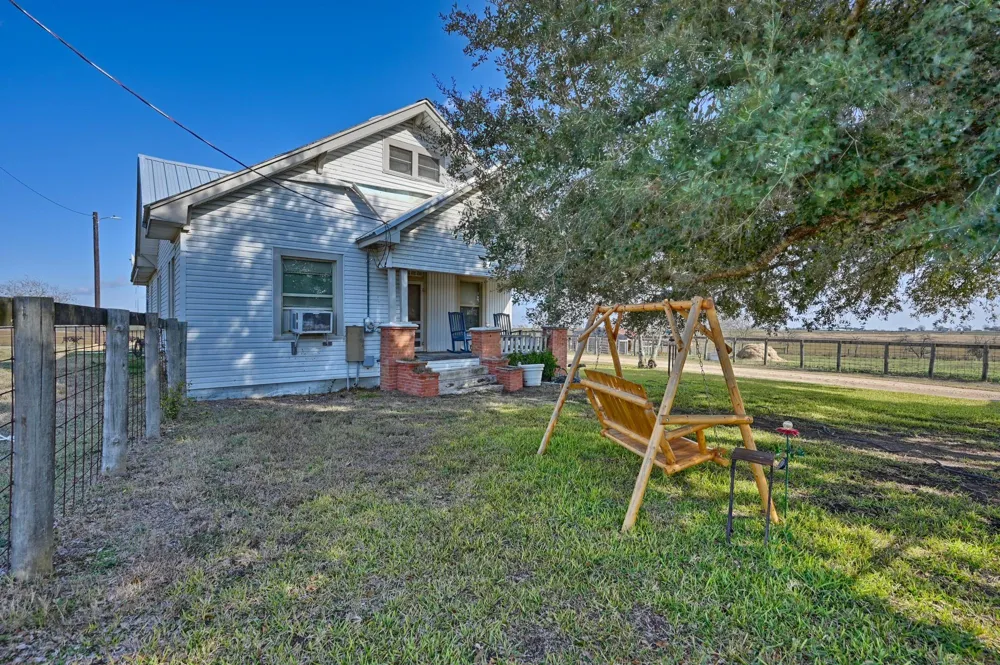 4898 Fm 2502 Industry, TX 78944