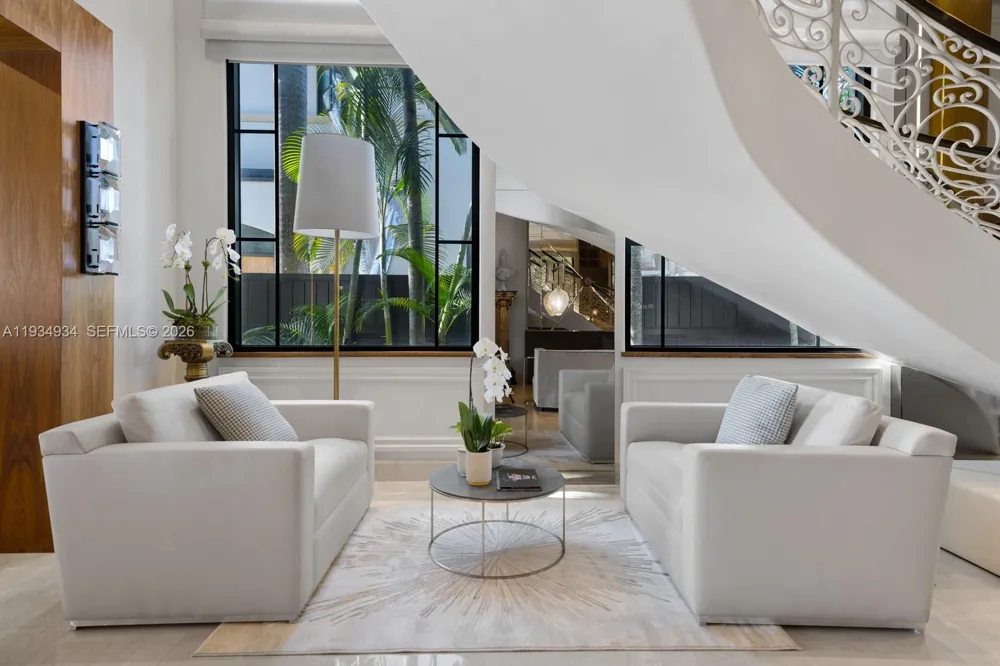 176 S Hibiscus Drive Miami Beach, FL 33139