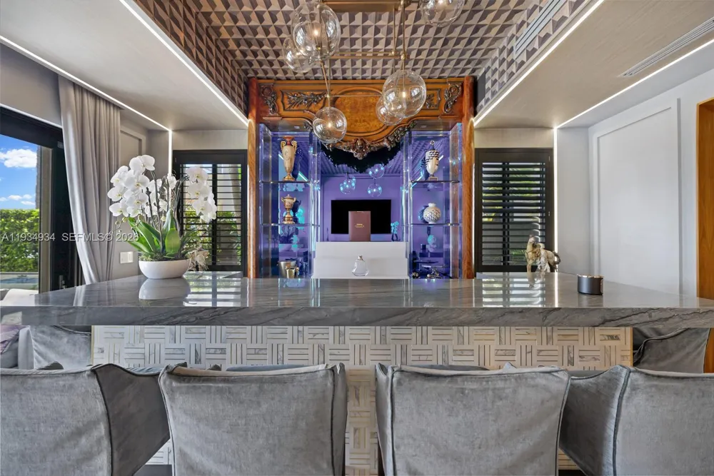 176 S Hibiscus Drive Miami Beach, FL 33139