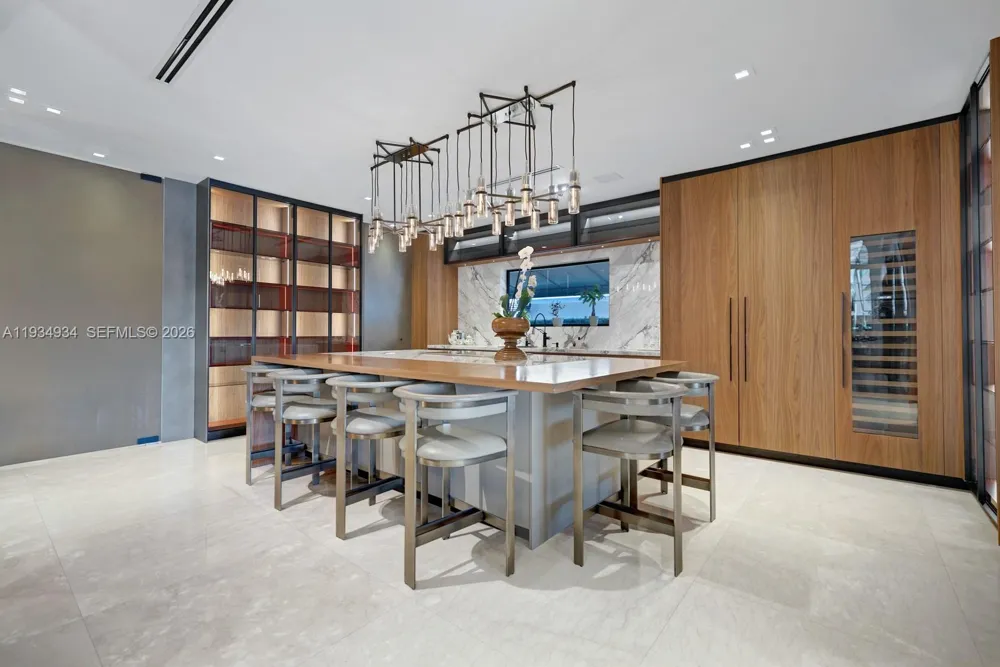 176 S Hibiscus Drive Miami Beach, FL 33139