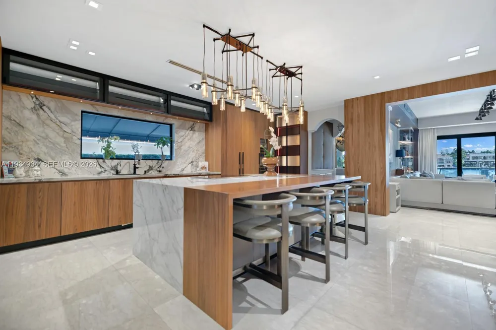 176 S Hibiscus Drive Miami Beach, FL 33139