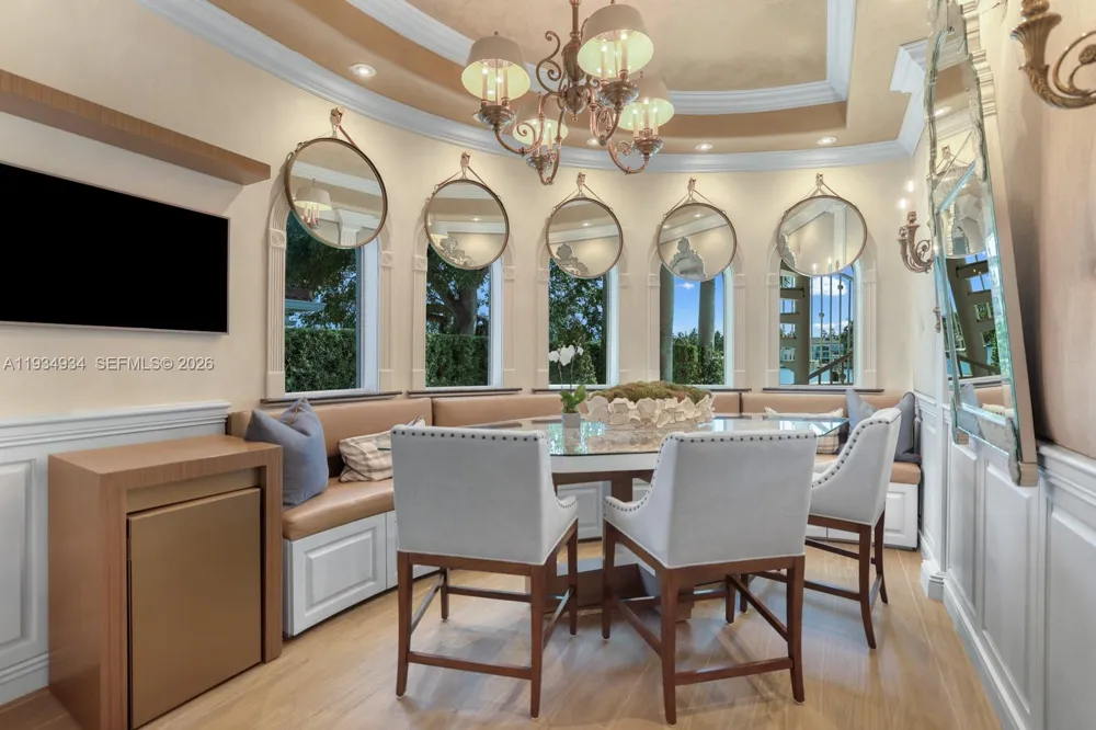 176 S Hibiscus Drive Miami Beach, FL 33139