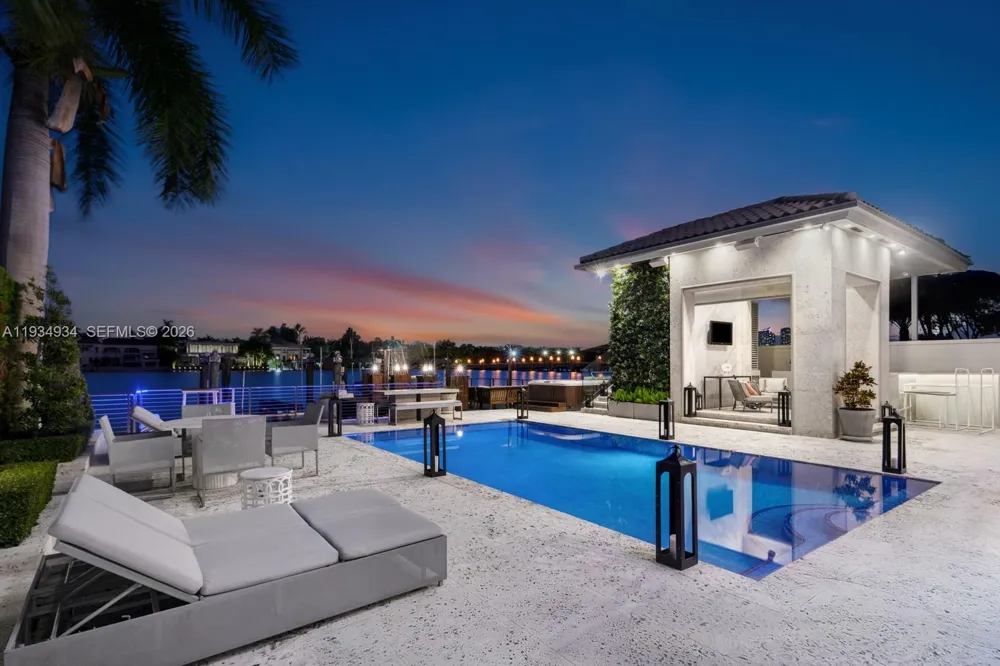 176 S Hibiscus Drive Miami Beach, FL 33139