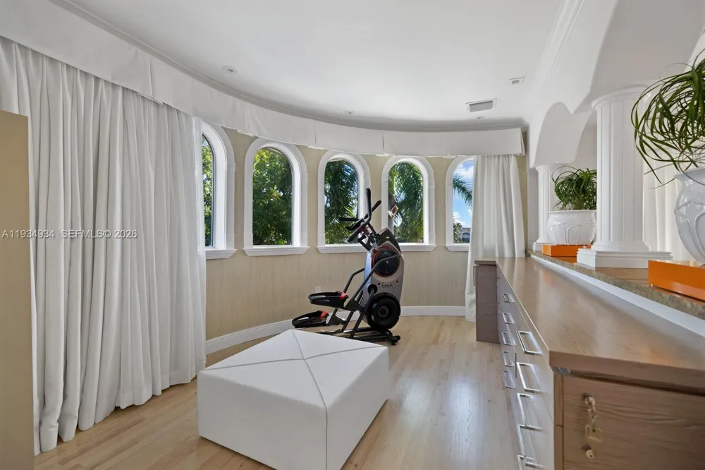 176 S Hibiscus Drive Miami Beach, FL 33139