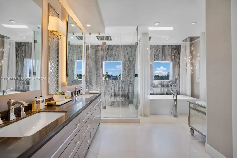 176 S Hibiscus Drive Miami Beach, FL 33139