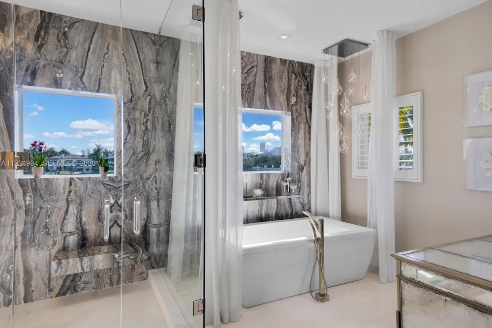 176 S Hibiscus Drive Miami Beach, FL 33139