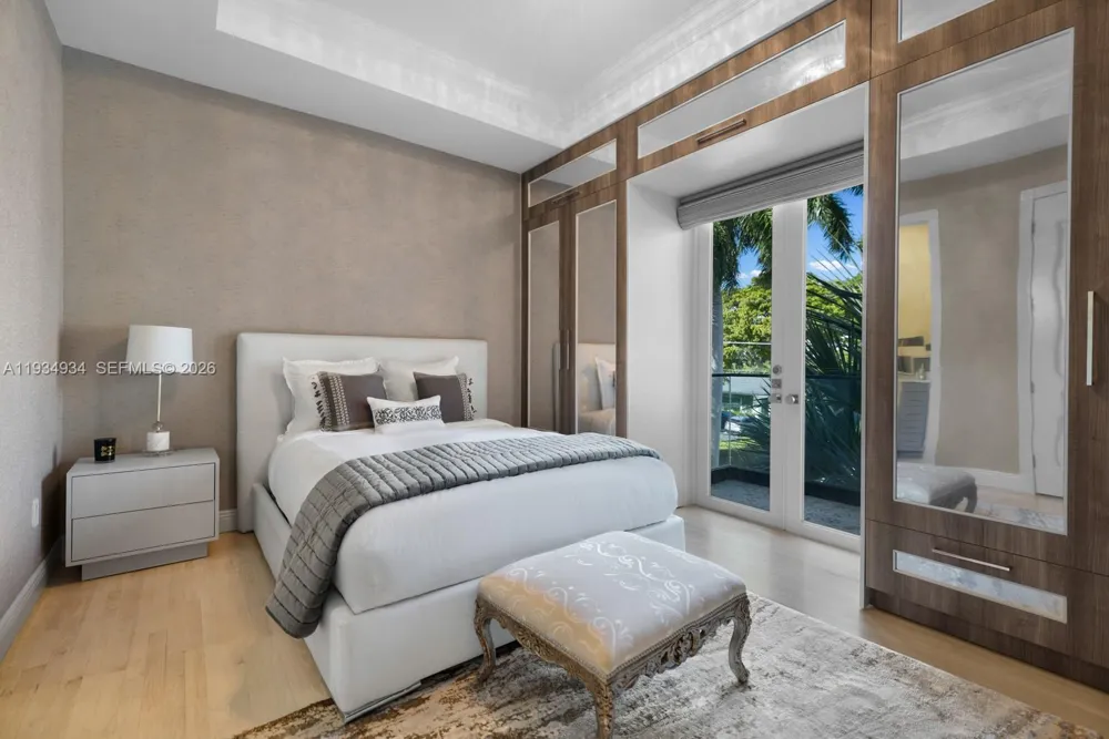 176 S Hibiscus Drive Miami Beach, FL 33139