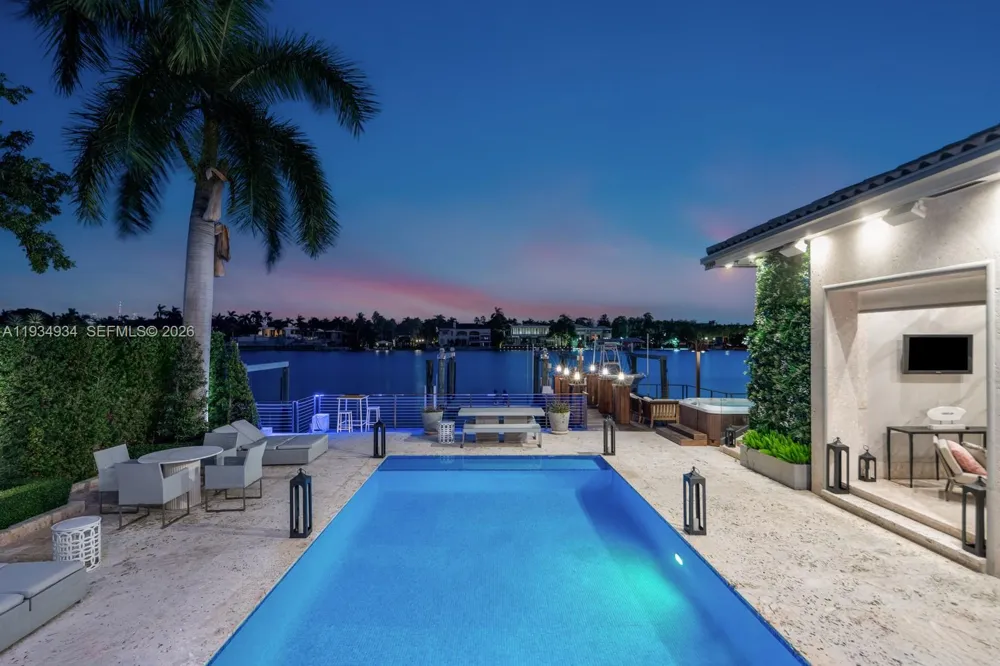 176 S Hibiscus Drive Miami Beach, FL 33139