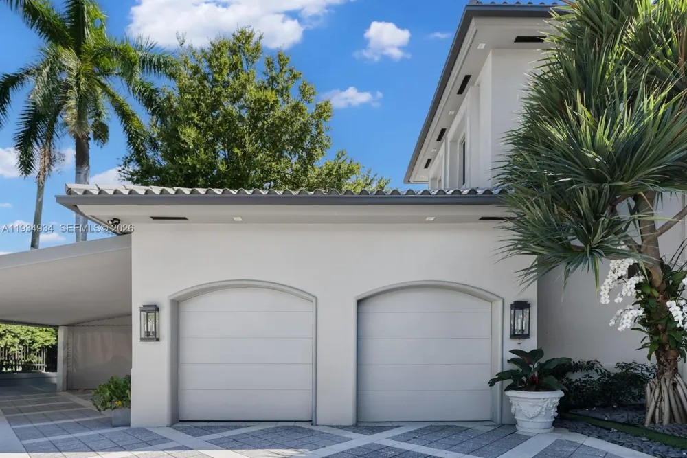176 S Hibiscus Drive Miami Beach, FL 33139
