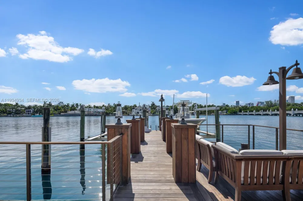 176 S Hibiscus Drive Miami Beach, FL 33139