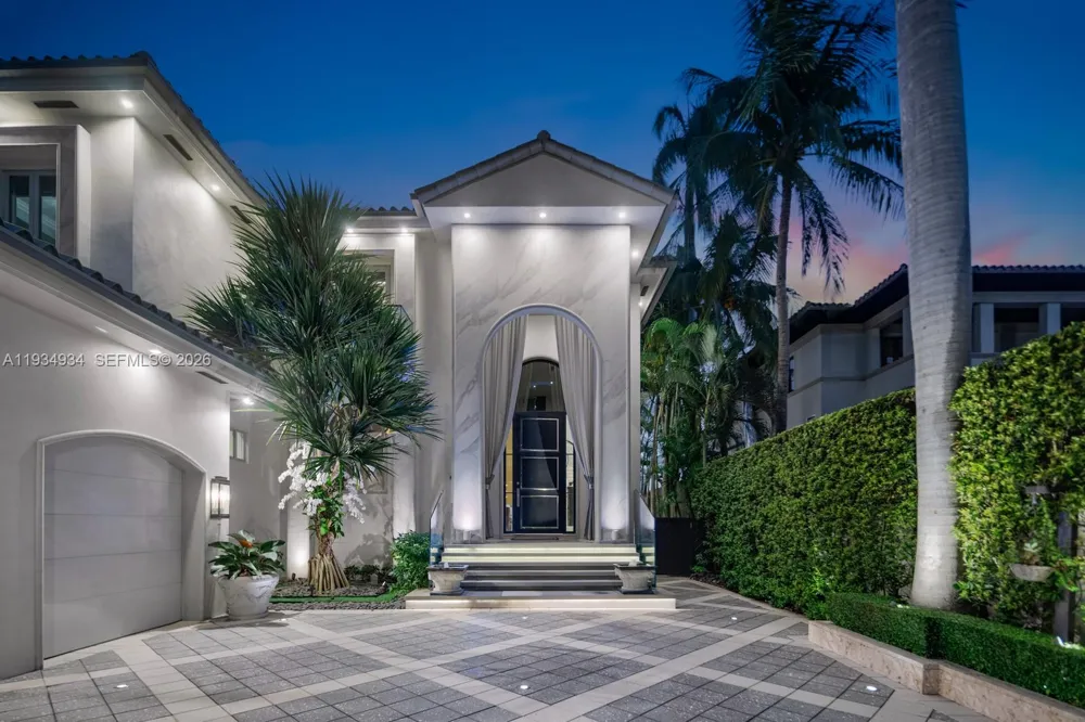 176 S Hibiscus Drive Miami Beach, FL 33139