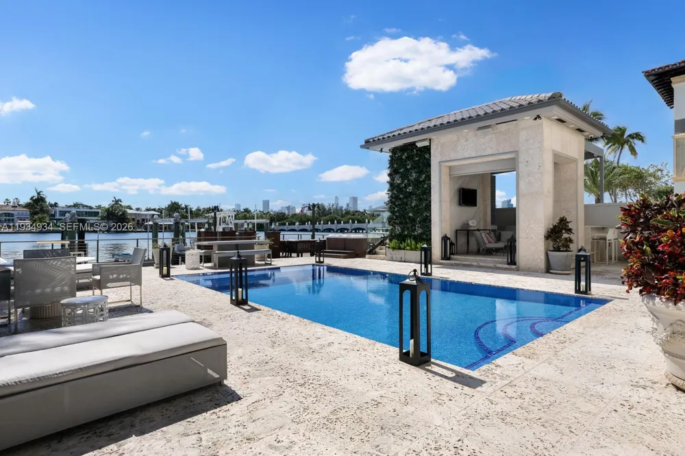 176 S Hibiscus Drive Miami Beach, FL 33139