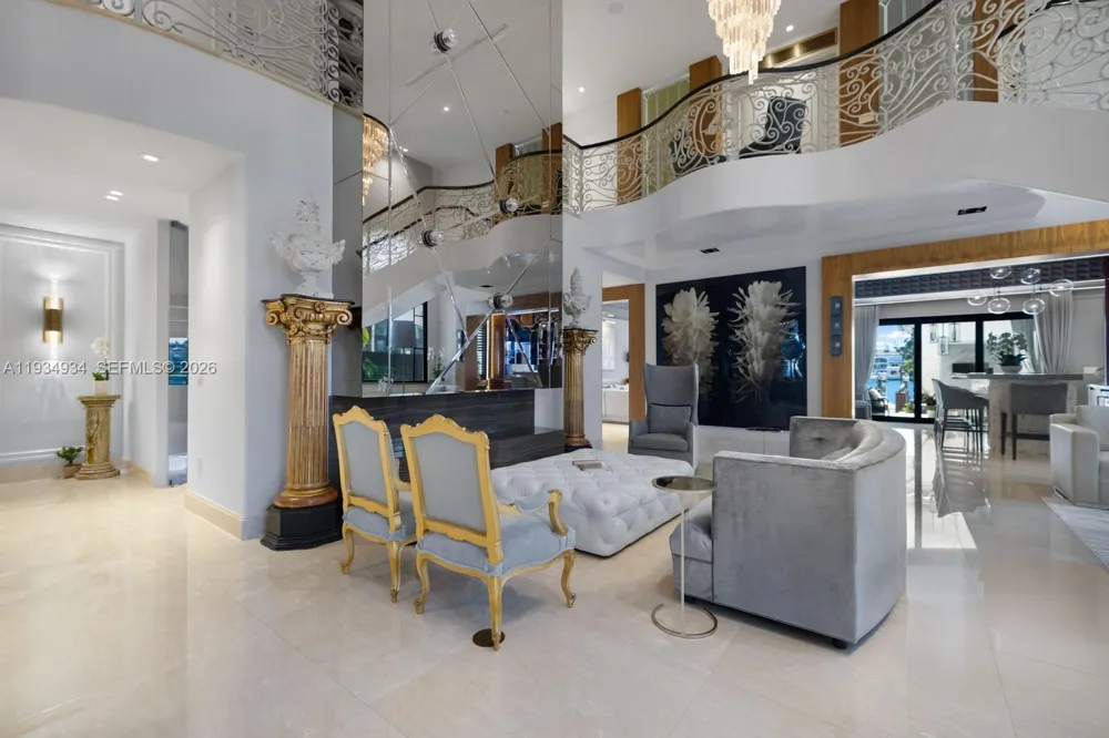 176 S Hibiscus Drive Miami Beach, FL 33139