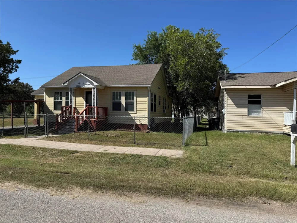 602 E Clayton Street Cuero, TX 77954