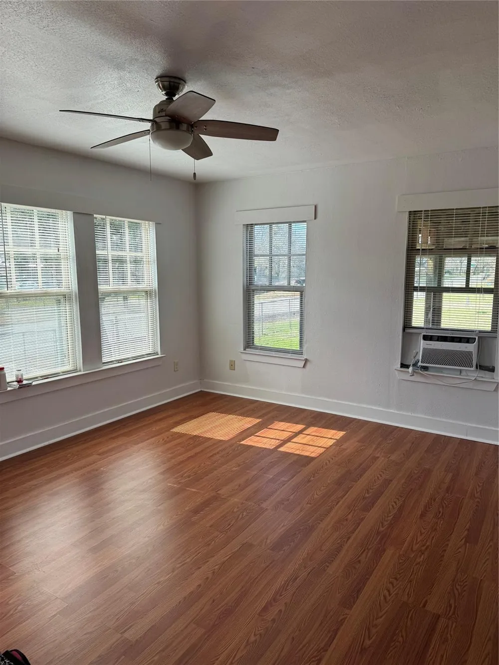 602 E Clayton Street Cuero, TX 77954