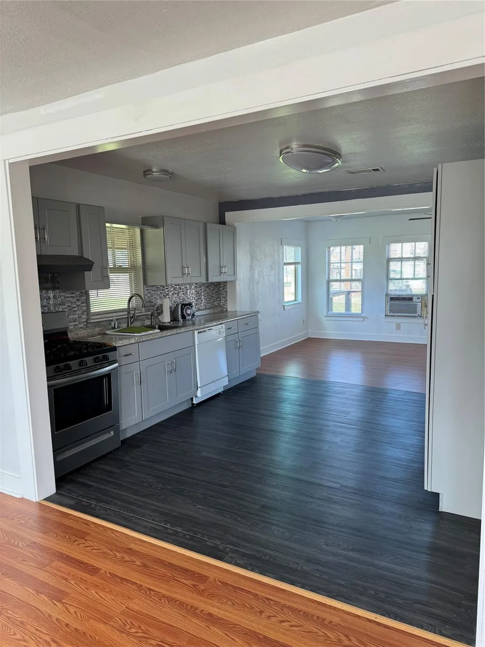 602 E Clayton Street Cuero, TX 77954