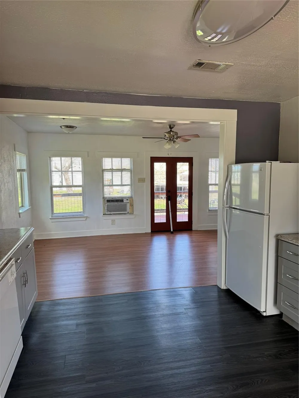 602 E Clayton Street Cuero, TX 77954