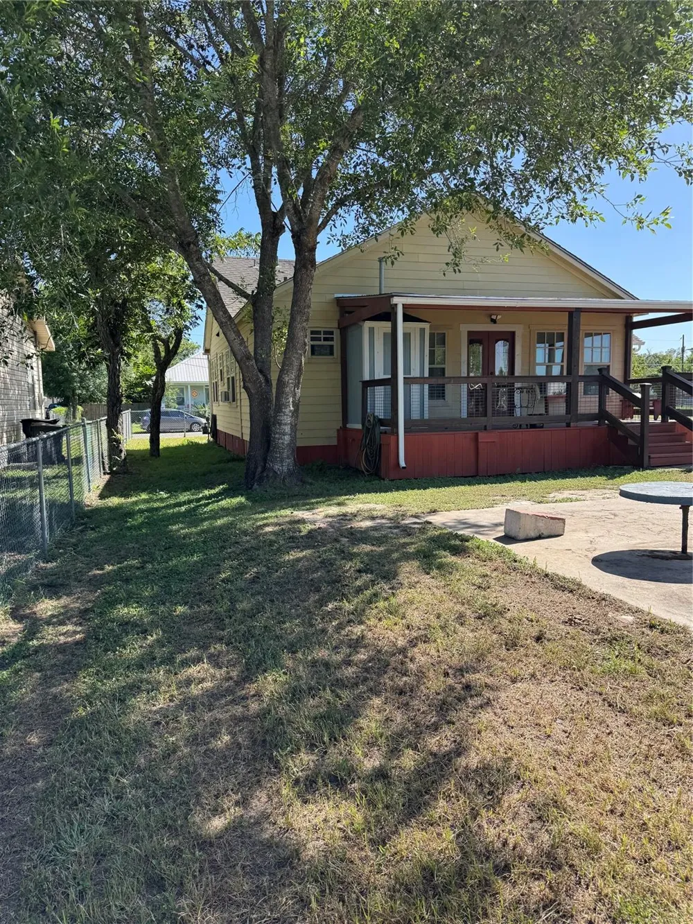 602 E Clayton Street Cuero, TX 77954