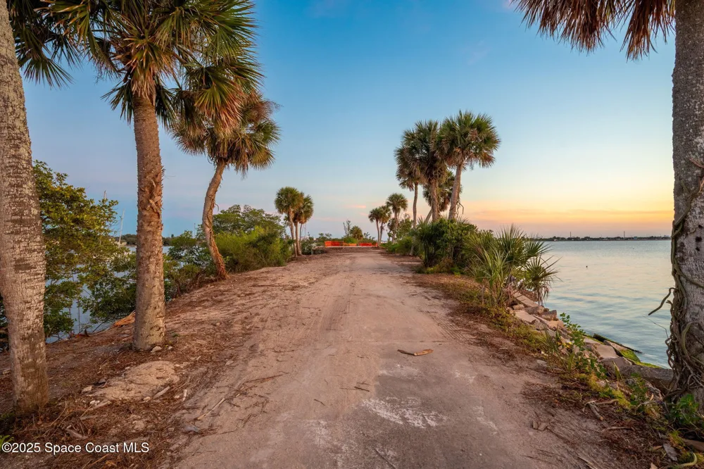 11680 Dragon Point Drive Merritt Island, FL 32952