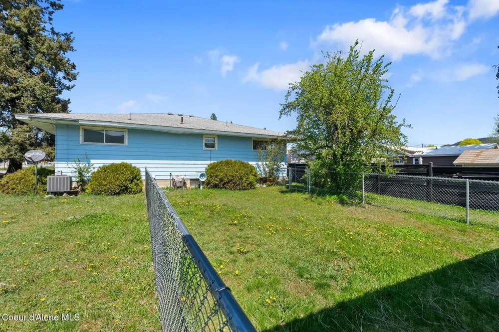 18 E Jackson Avenue Priest River, ID 83856