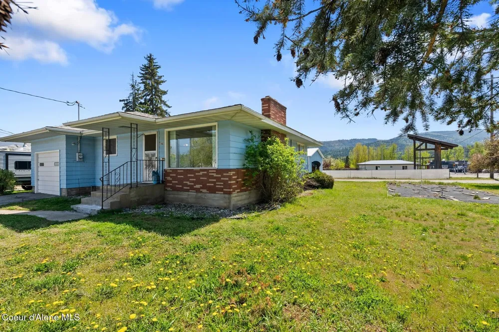 18 E Jackson Avenue Priest River, ID 83856