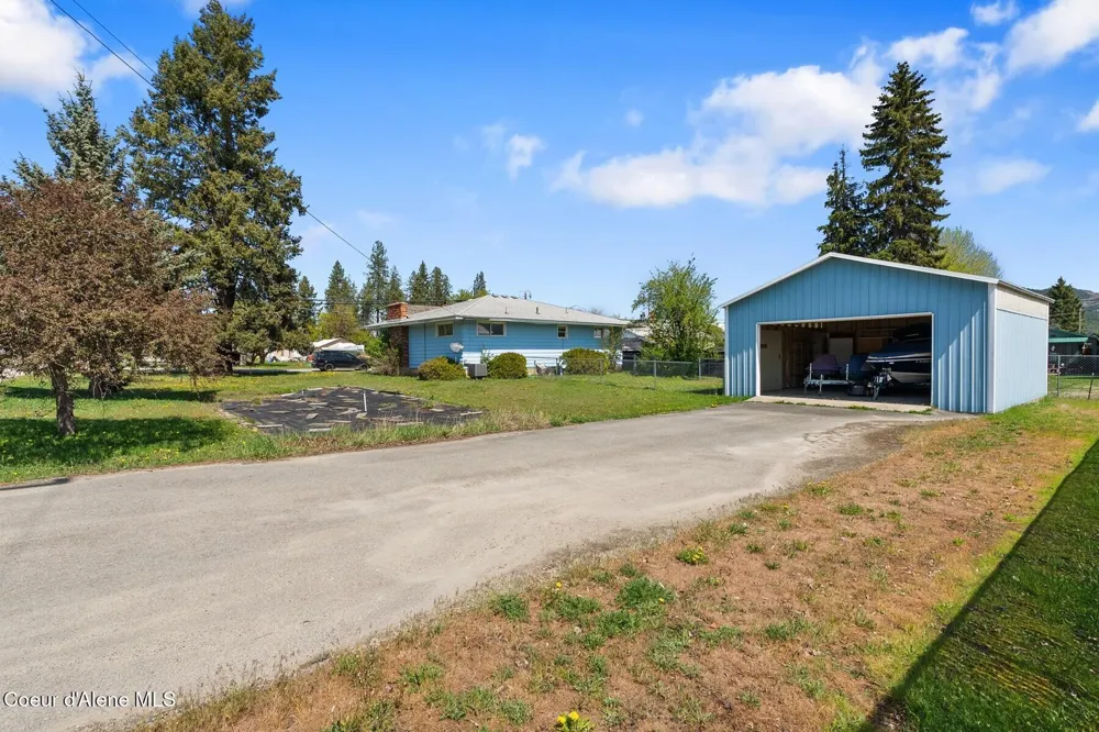 18 E Jackson Avenue Priest River, ID 83856